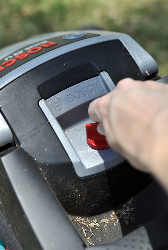 Bosch cordless online lawnmower